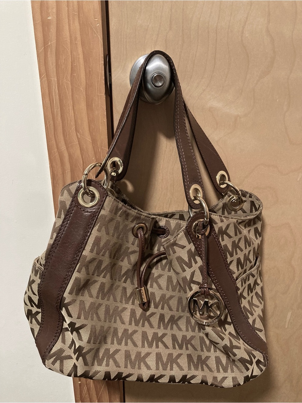 Michael Kors NWOT Beige & Brown Signature MK Drawstring Shoulder Bag & Hang Tag